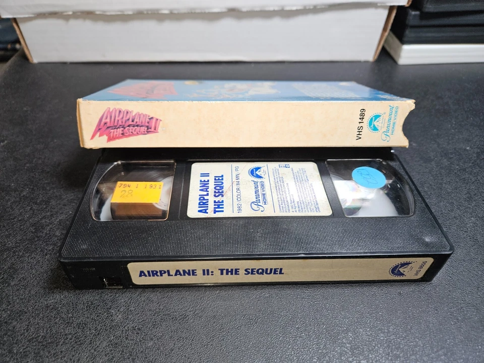Airplane II 2 : The Sequel (VHS, 1982) Rare Comedy Original First Release HTF - Image 3 of 4