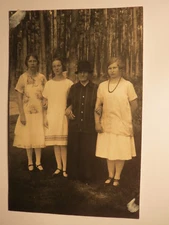 Misburg - 1926 - Old Woman with Hat & Woman & 2 Beautiful Girls in Woods / Photo
