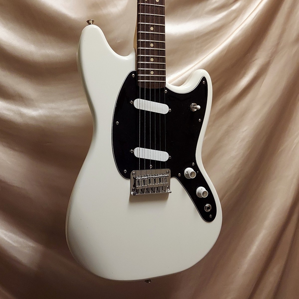 Squier Bullet Mustang 本体 カスタムパーツ付 Squier Bullet or Sonic Mustang One Piece Conversion Pickguard