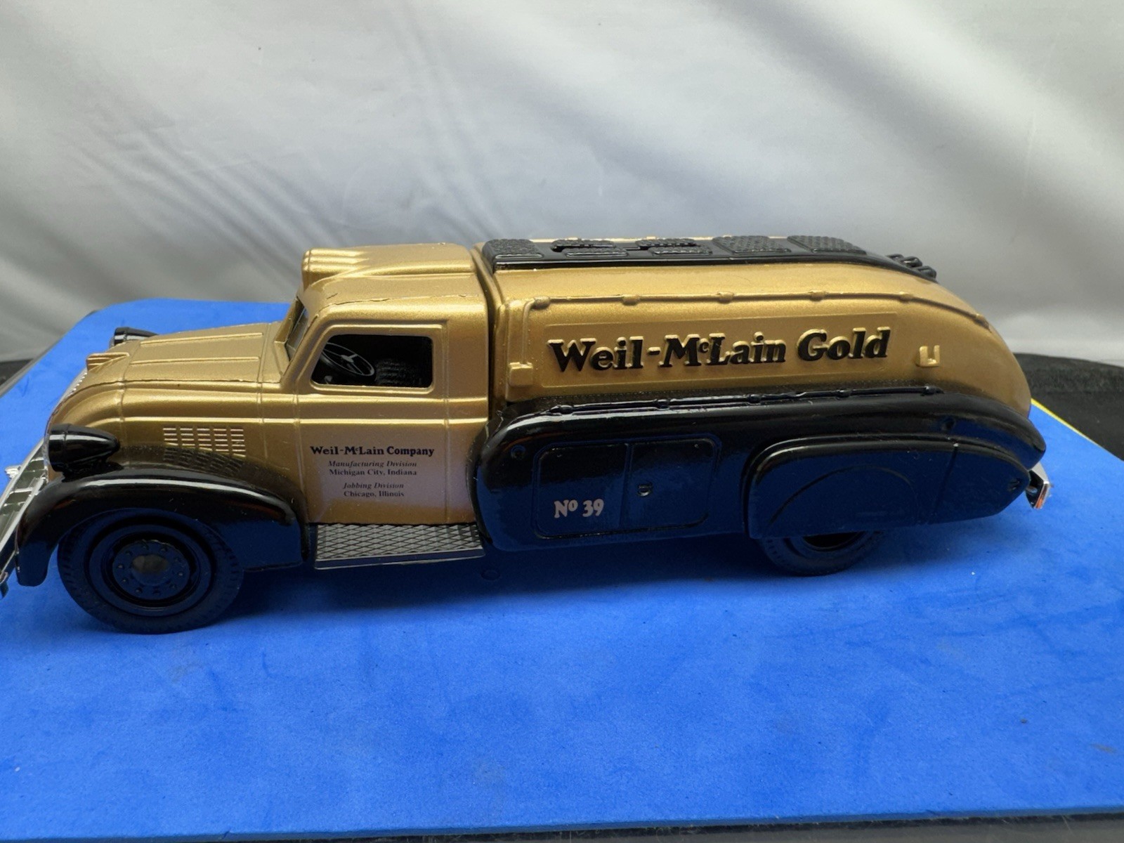 Airflow Tanker Bank Die-cast 1/38 Scale Weil McLain Gold