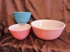 PYREX Flamingo Pink Mixing Bowl 2-1/2 QT 1950, Pink And Blue 1 1/2  Pint 401 403
