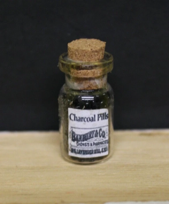 HANDCRAFTED PUPPENSTUBE = Apotheker Glas = KOHLE PILLEN