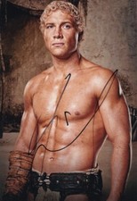JAI COURTNEY signed Autogramm 20x30cm SPARTACUS in Person autograph COA