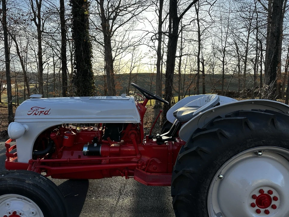 Fully restored 1948 8N Ford tractor, completely restored - Image 3 of 4