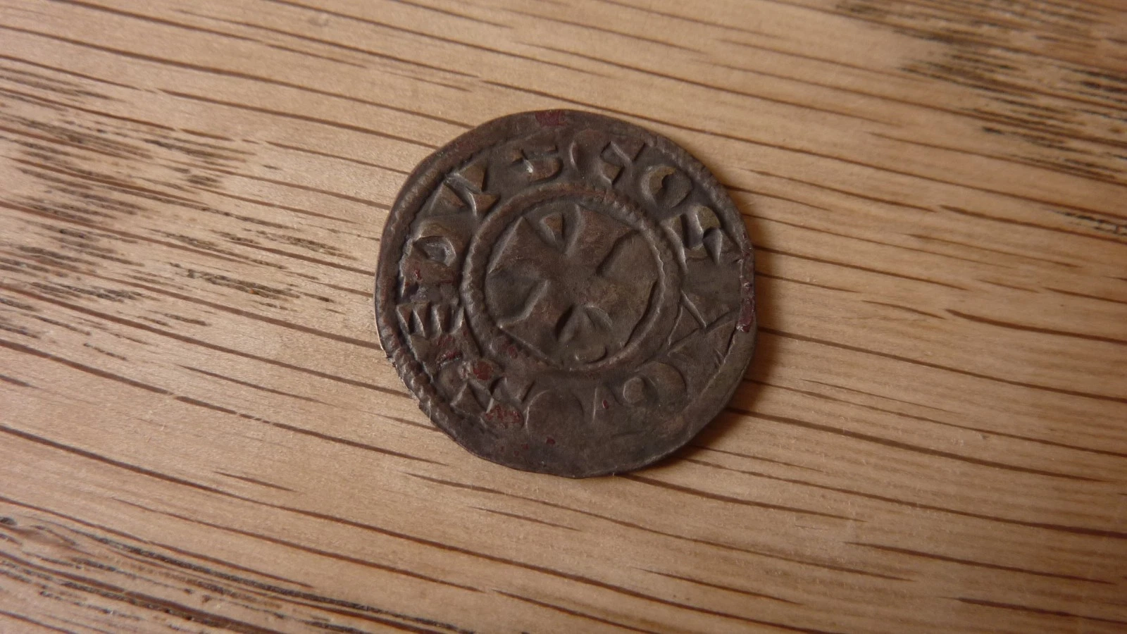 DENIER MEDIEVAL EN ARGENT A IDENTIFIER ,  1 GRAMME,  BEL ETAT - Photo 2/4