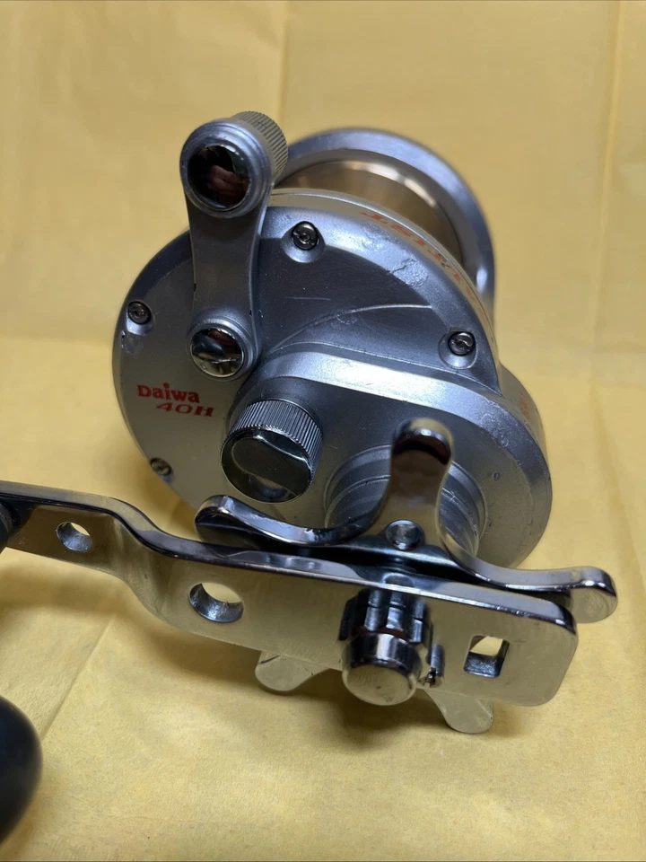 Daiwa Saltist 40H 6.4 Star Drag Fishing Reel Carbontex Drag Free Shipping Nice! - Image 3 of 4