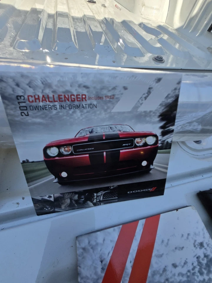 CD de informações 2013 Dodge Challenger R/T Owners conjunto manual - Imagem 3 de 4