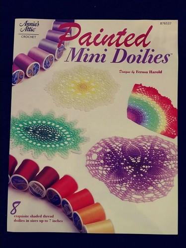 Annie‘s Attic bemalte Mini Deckchen Faltblatt #876537 Häkelanleitung - Bild 1 von 2