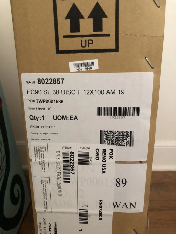 Rueda delantera Easton EC90 SL38 cubierta de carbono freno de disco sin cámara, 12 x 100 Foto 2 de 2