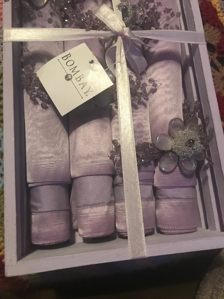 Juego de 4 servilletas de colocación de anillos ultra raros Bombay Company totalmente nuevas Foto 4 de 4