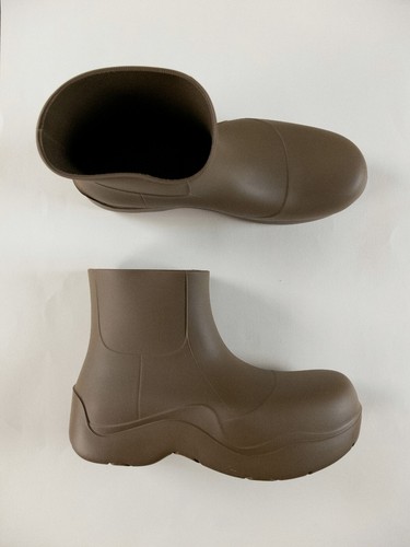 BOTTEGA VENETA Puddle matte jute brown rubber rain boots Size 10 / 43 ...