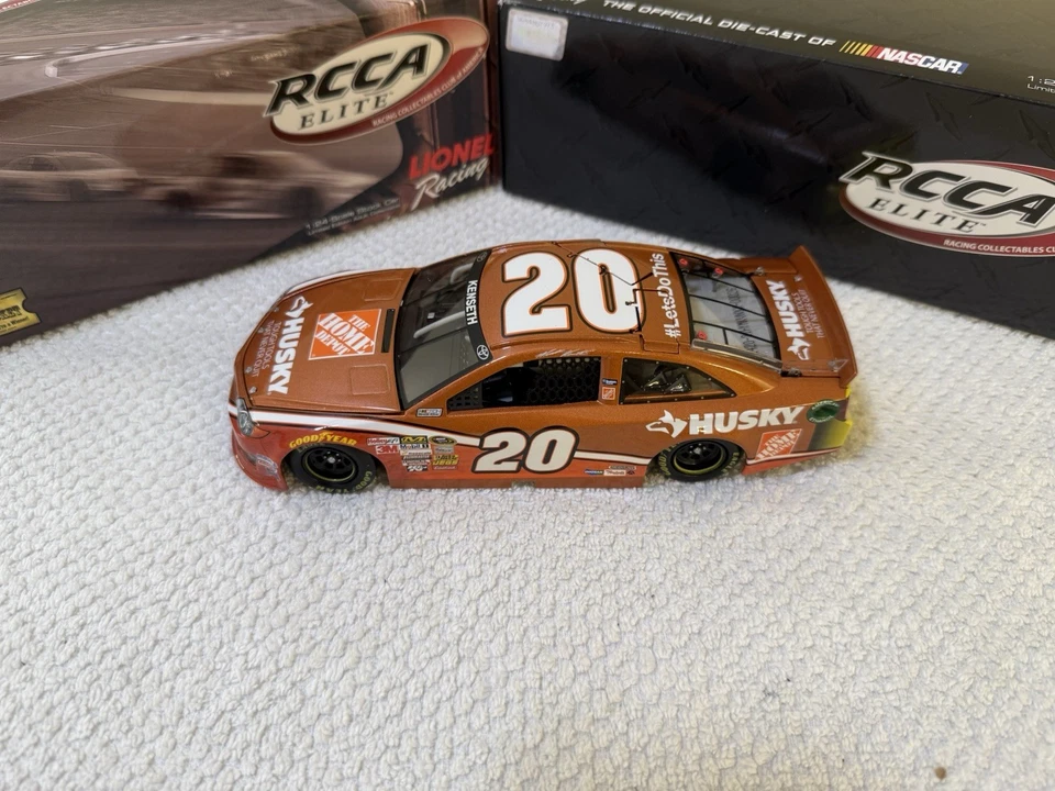 1/24 2014 RCCA Elite Husky Vintage Kenseth 1 de 24 Foto 2 de 4