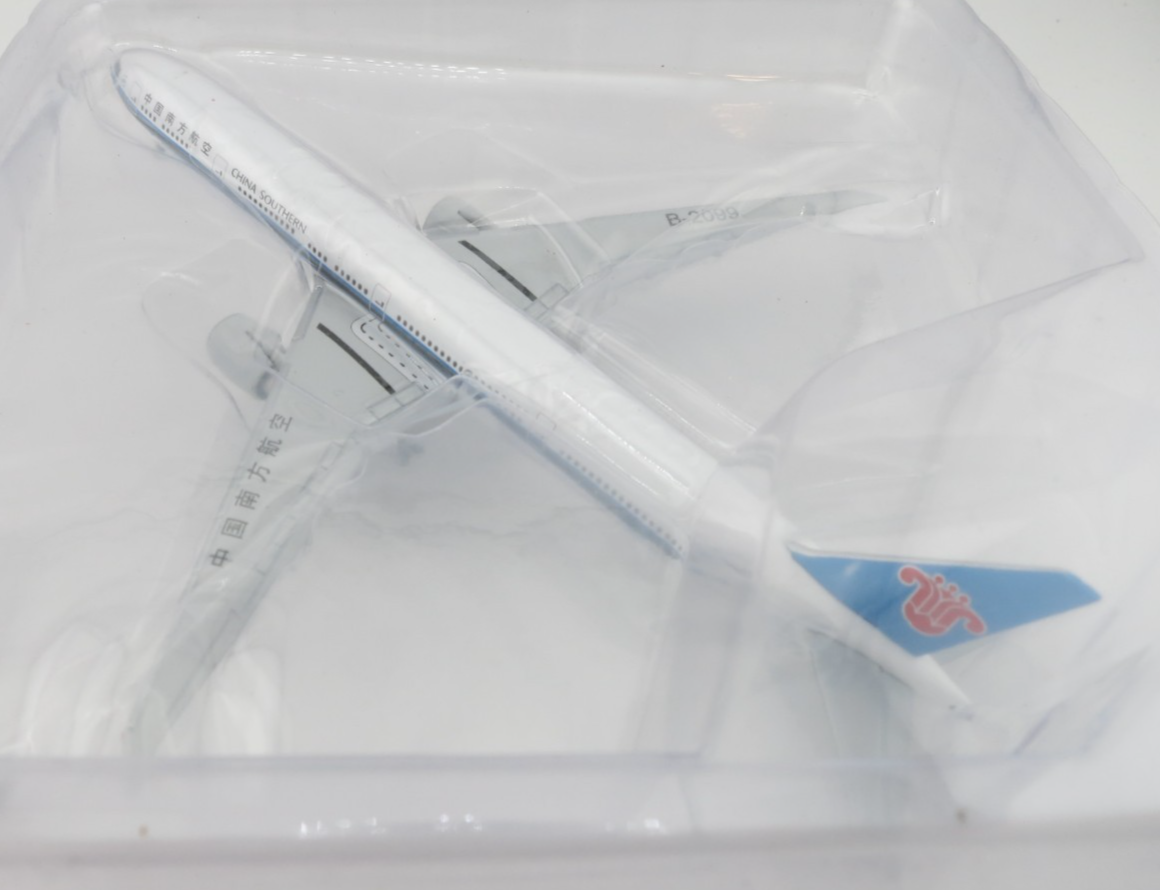 【中古】herpa Boeing 6個 Herpa China Southern Airlines Boeing 777-300ER Model - 1:500