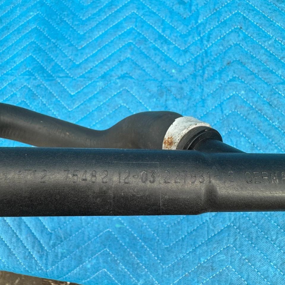 Manguera de refrigeración del motor BMW 325i E90 N52 2006-2011 OEM 7548212 Foto 2 de 4