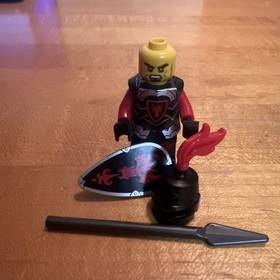 Lego Castle Dragon Knight Armor minifigure, dragon head 70404 (2013)