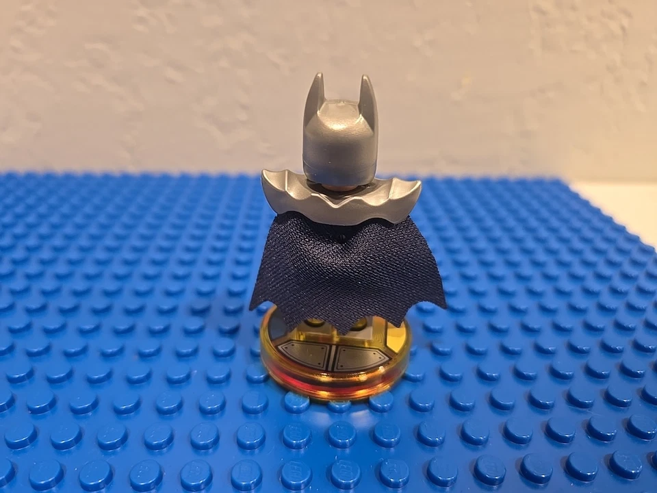 LEGO Dimensions Excalibur Batman Figura Y Etiqueta Solo, Suelto Foto 3 de 4