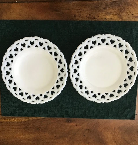 Vntg set of 2Milk Glass reticulated plates Forget Me Not  Westmoreland 8.5” Diam