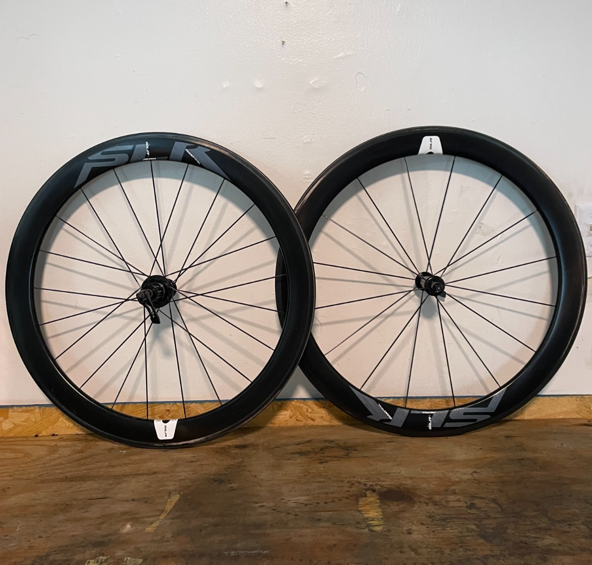 Giant SLR 1 Aero Wheelset 700c Tubeless 11 Speed Rim Brake 100