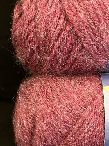 (2) Caron DAZZLEAIRE Garn MAULBEERE #2676, 3 Unzen - Bild 2 von 5