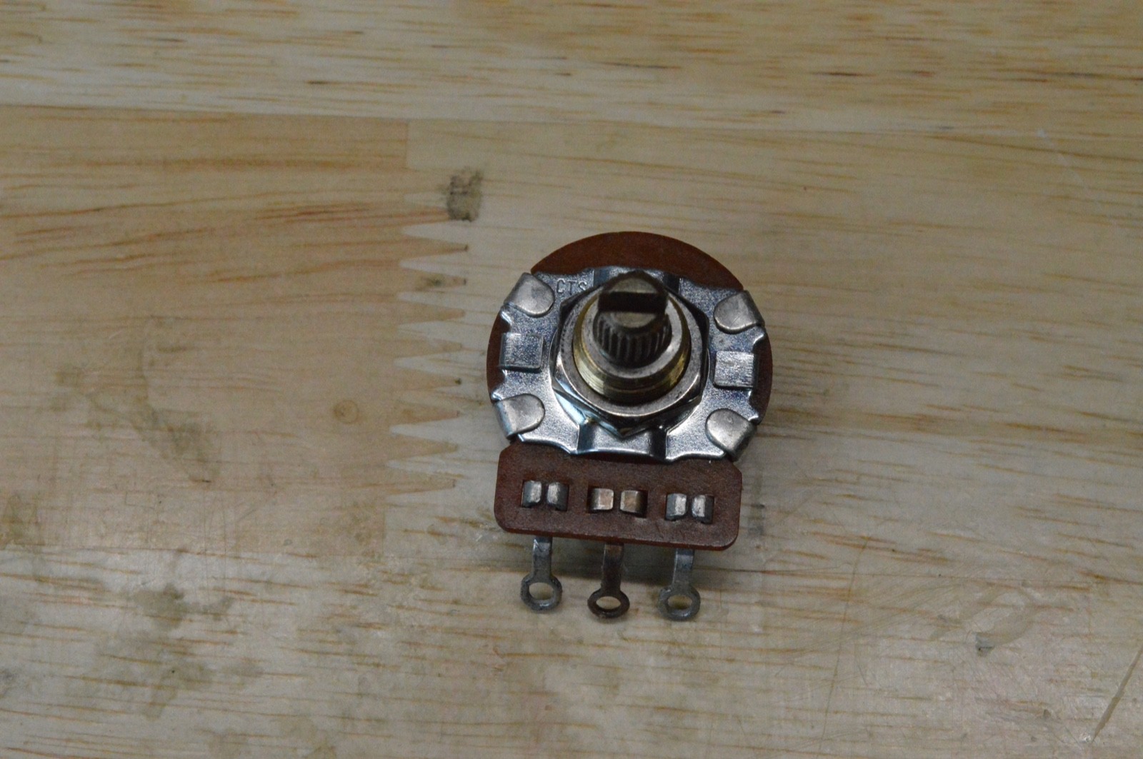 Vintage 1982 CTS 250k   Potentiometer 1378205  1/4 split shaft