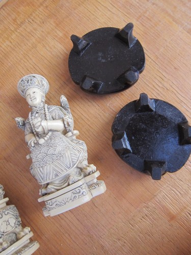 PAIR of Chinese Resin Emperor and Empress Figures, Vintage , Marked . - Picture 14 of 16