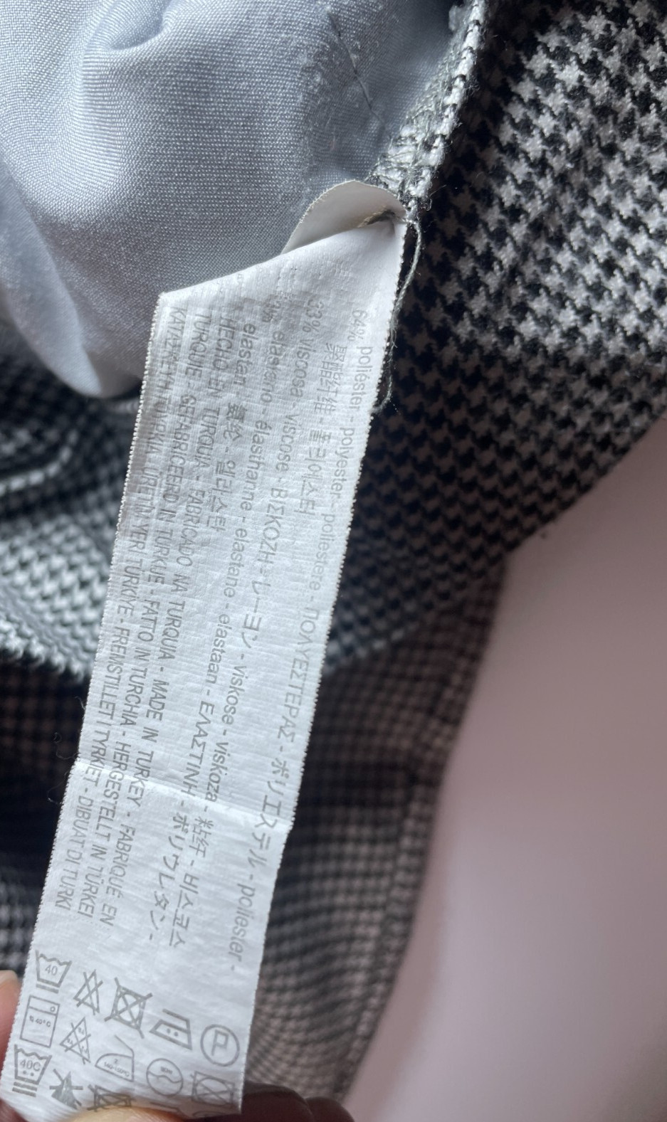 Zara Trafaluc Trousers Womens Size Medium Black White Houndstooth Capri Cropped  thumbnail 12