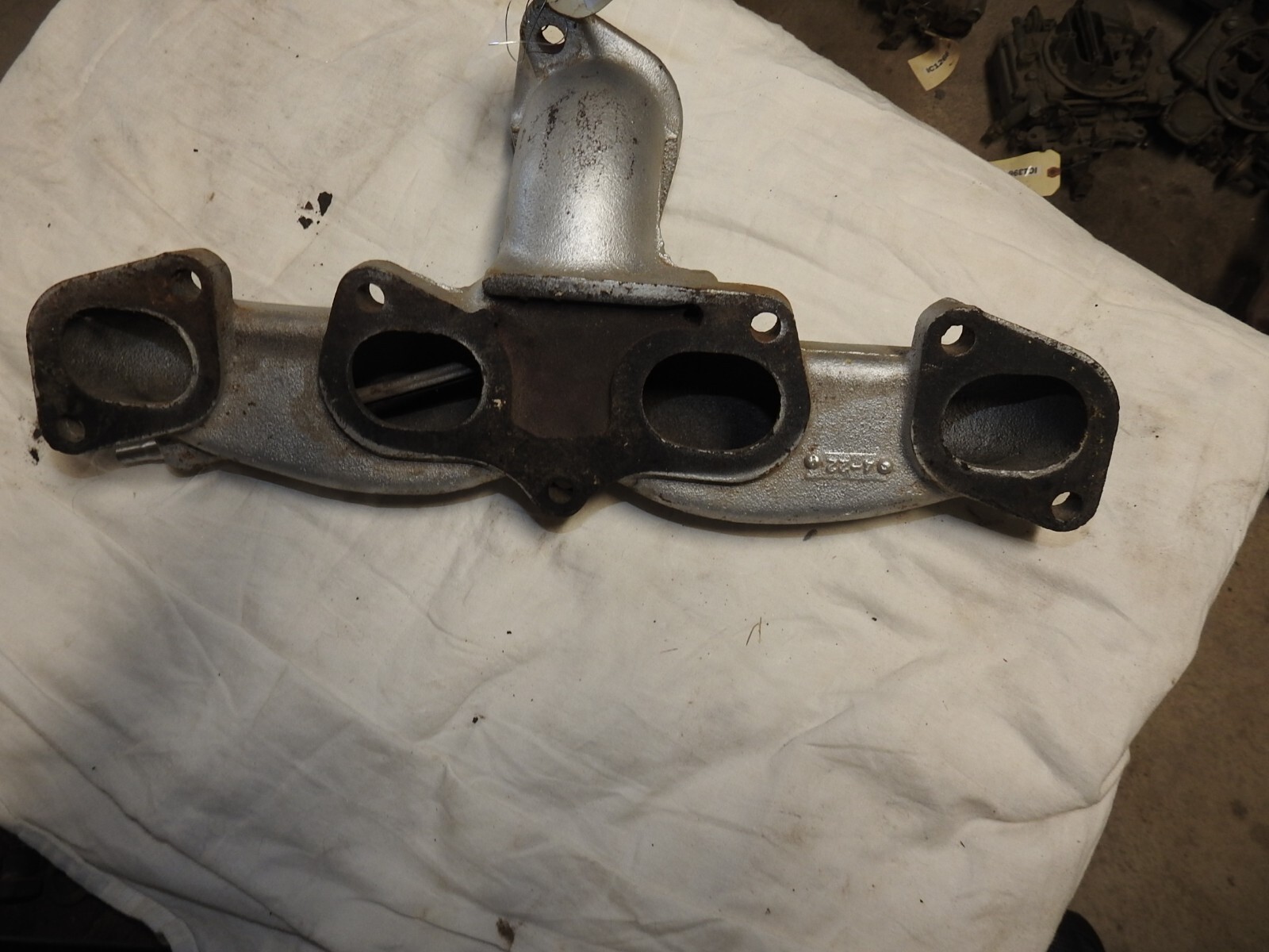 1954 1955 Chrysler 331 354 Hemi Right Exhaust Manifold 1535933 CRACKED