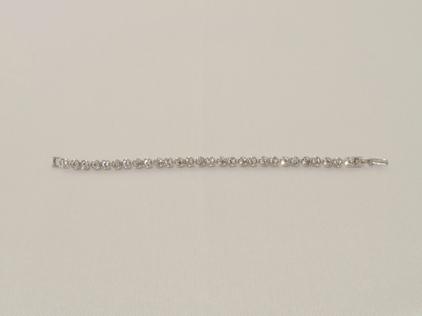 SWAROVSKI Crystals Round Cut Tennis Silver Tone Vintage Bracelet Jewelry Br05