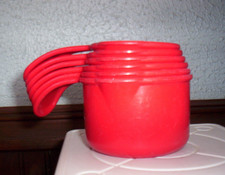 Set of 6 Red Tupperware Measuring Cups with Pouring Spouts