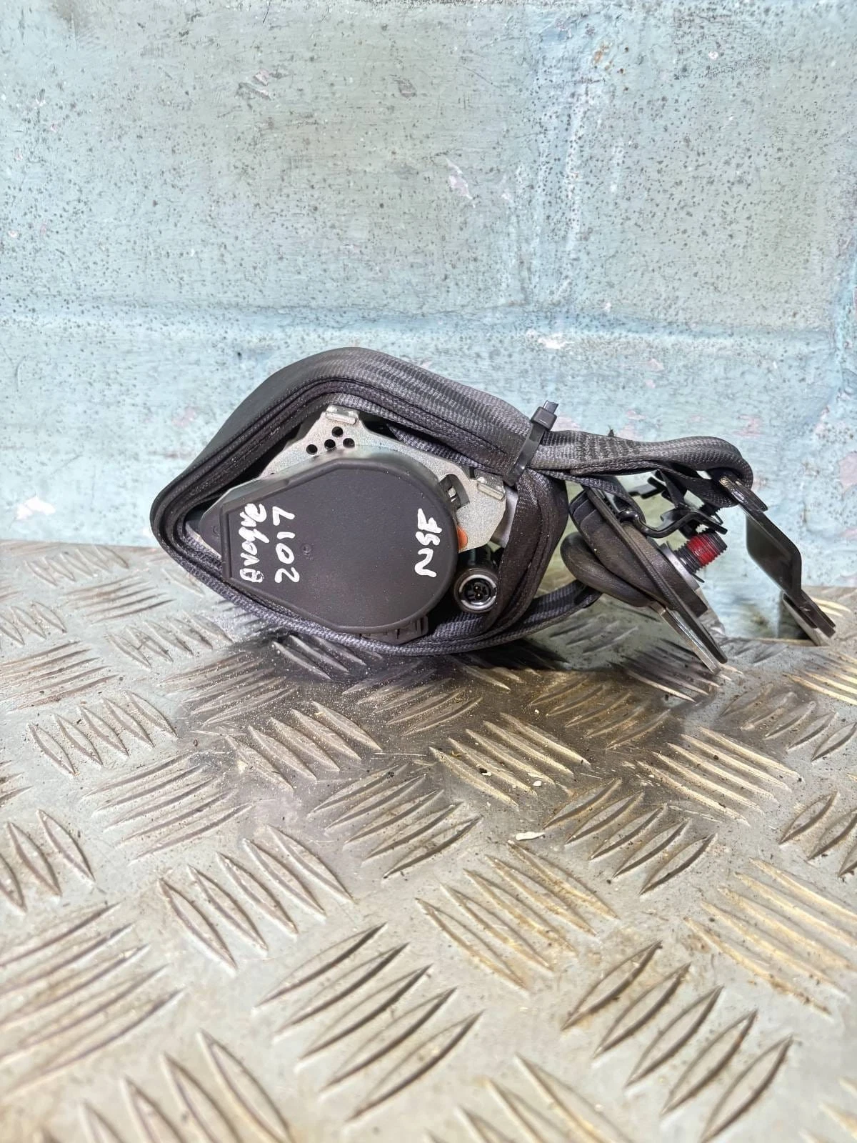 Range Rover Evoque L538 seat belt assembly exact item connector and mounting view