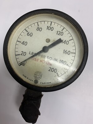 US Gauge Co Company AD-9946 2 1/2'' Diameter 0-200 lbs Pressure Gauge Vintage