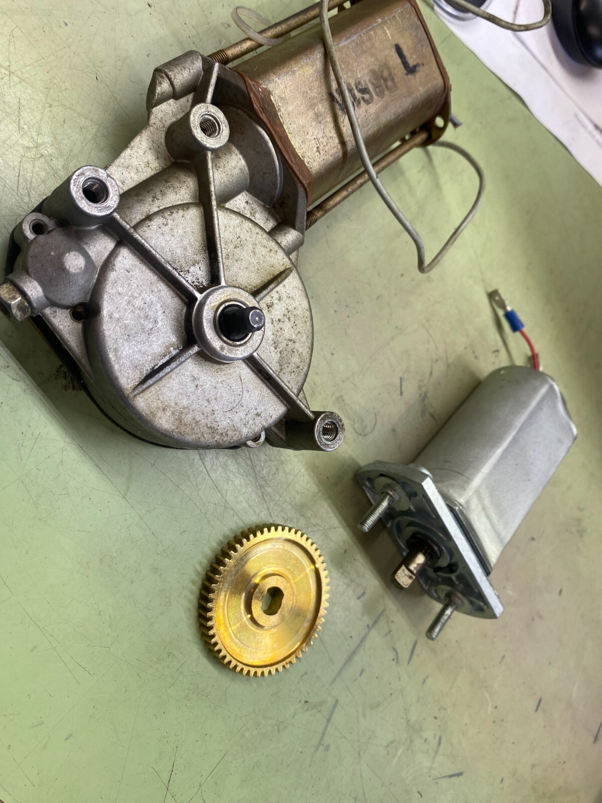 FERRARI DINO / FIAT DINO / MASERATI BORA - Motor for windows and extra metal gea