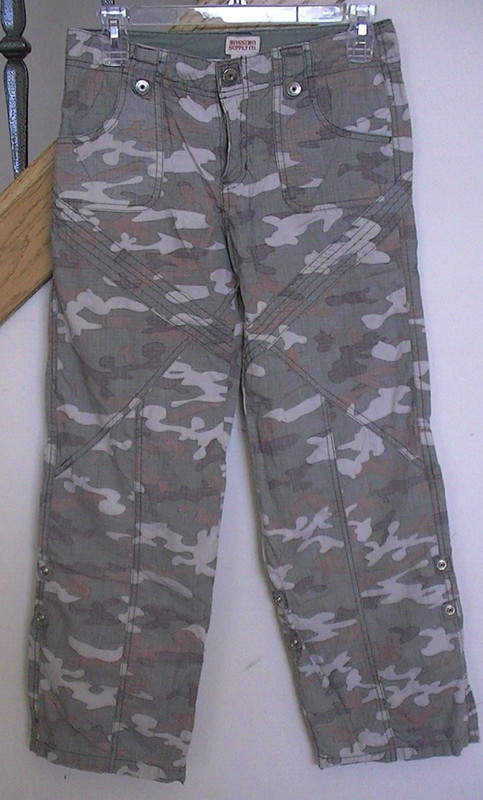 Mossimo Suppley Co. Camo Capris Size Girls' Size 14