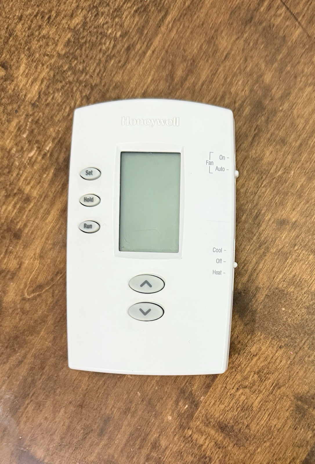 Honeywell Home Th2110dv1008 Vertical Programmable Thermostat