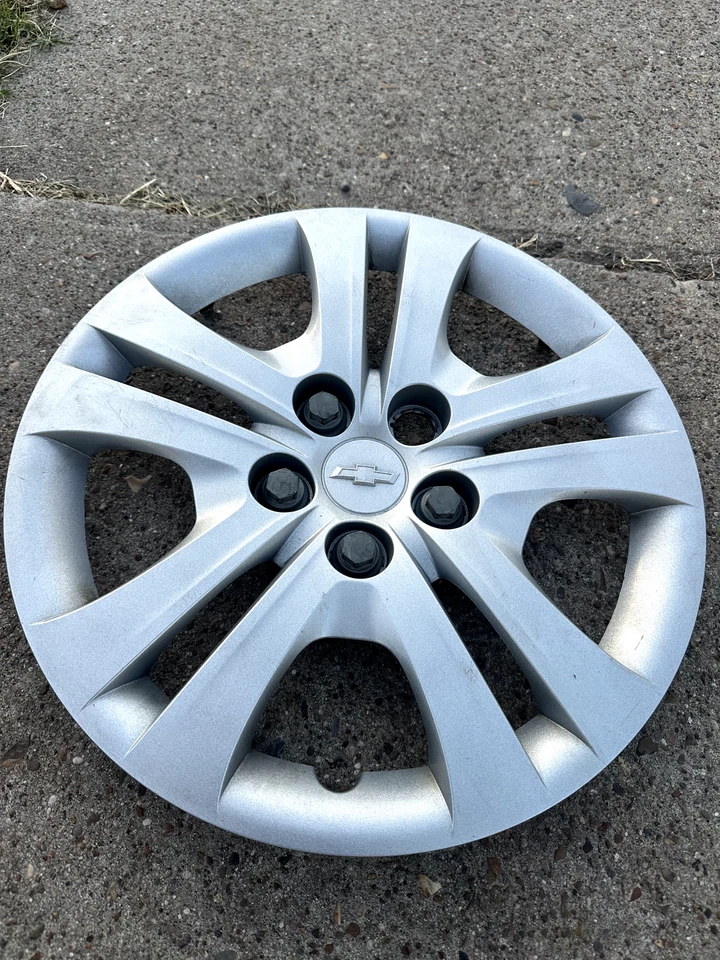 Calota Chevrolet Chevy Sonic fabricante de equipamento original 15" parafuso prata 2017 2018 2019 2020 - Imagem 2 de 4