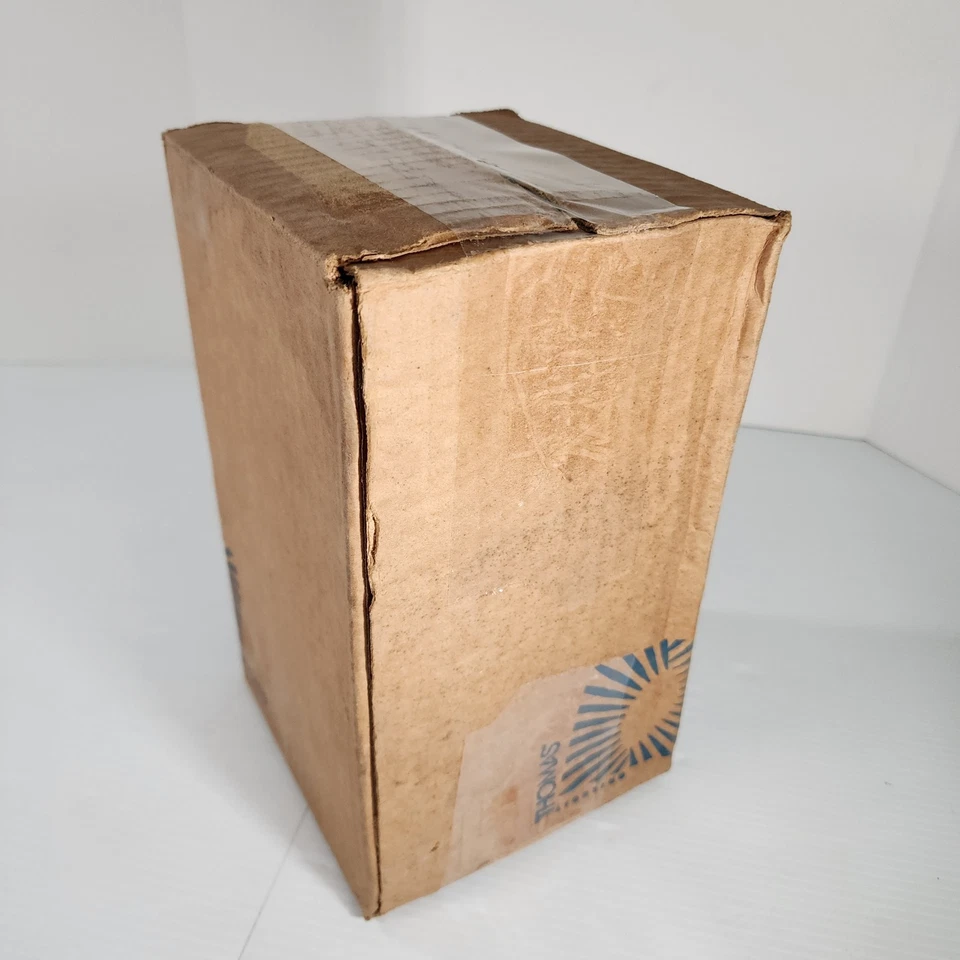 New Thomas Lighting White DY-6401-8 Step Light NIB - Image 4 of 4