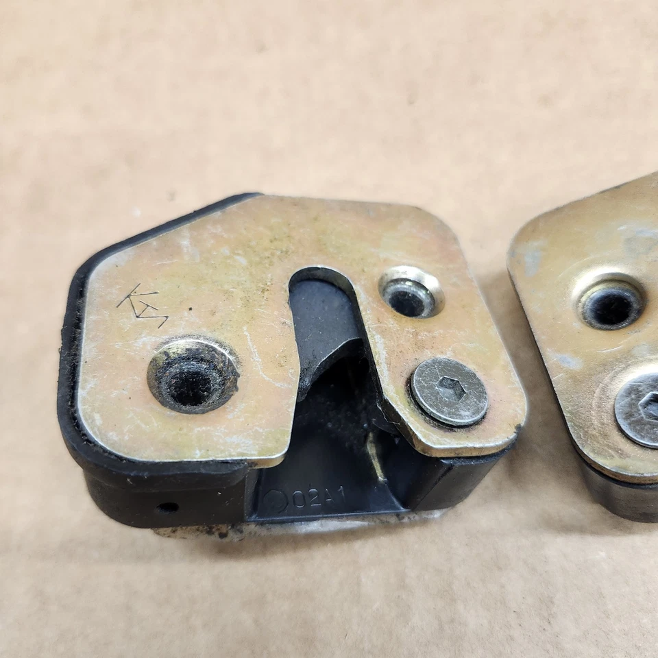 86-96 C4 Corvette Convertible Cubierta Trasera Cierre Receptor Conjunto de Montaje PAR LH RH Foto 4 de 4