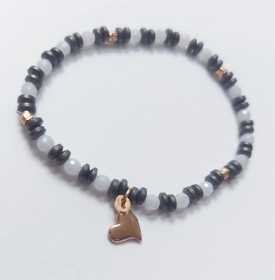 Bracciale in argento 925 elastico con cuore rosa calcedonio naturale ed ematite - Immagine 3 di 4