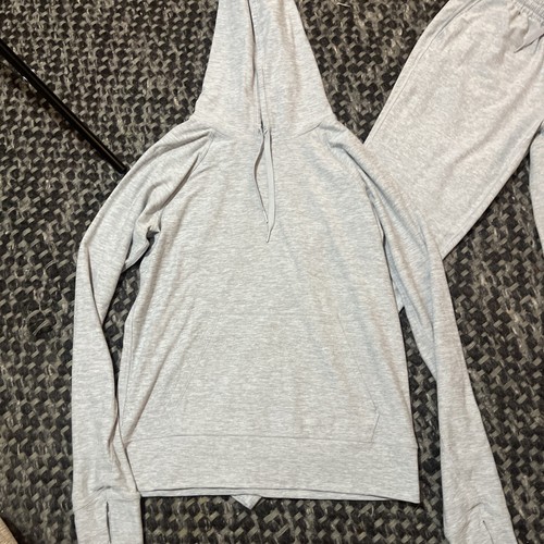 Outdoor Voices CloudKnit Set felpa con cappuccio e joggers grigio usato in ottime condizioni $170 vendita al dettaglio piccolo/medio - Foto 4 di 6