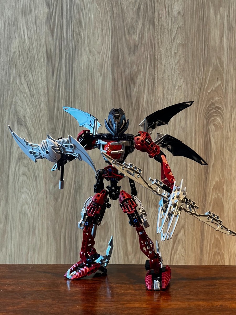 Makuta Bionicles Move Along LEGO BIONICLE: Makuta Icarax (8953)