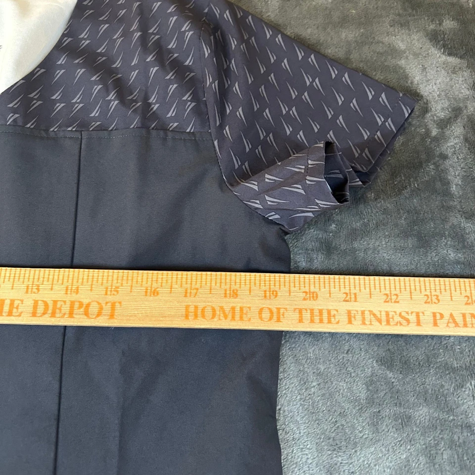 Nautica Gray Print Scrub Top Medical Uniform Shirt Womens Size M Medium V-neck - Image 4 of 4