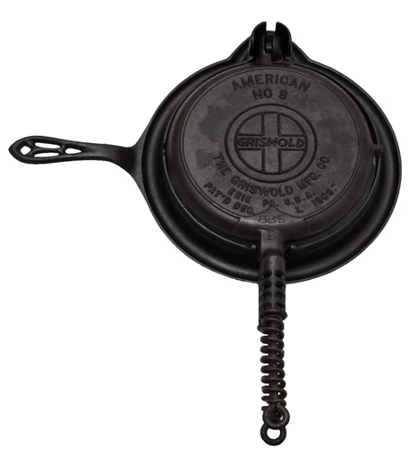 Griswold waffle iron # 8 cast iron  885 B restored seasoned Grannycore low base