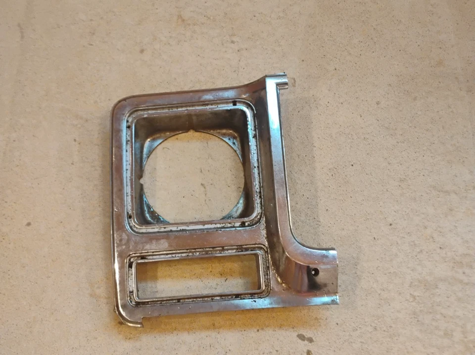 原始设备制造商 1979 雪佛兰 GMC 卡车 C10 K10 方形车身右手车头灯边框装饰 — 第 2/4 张图片