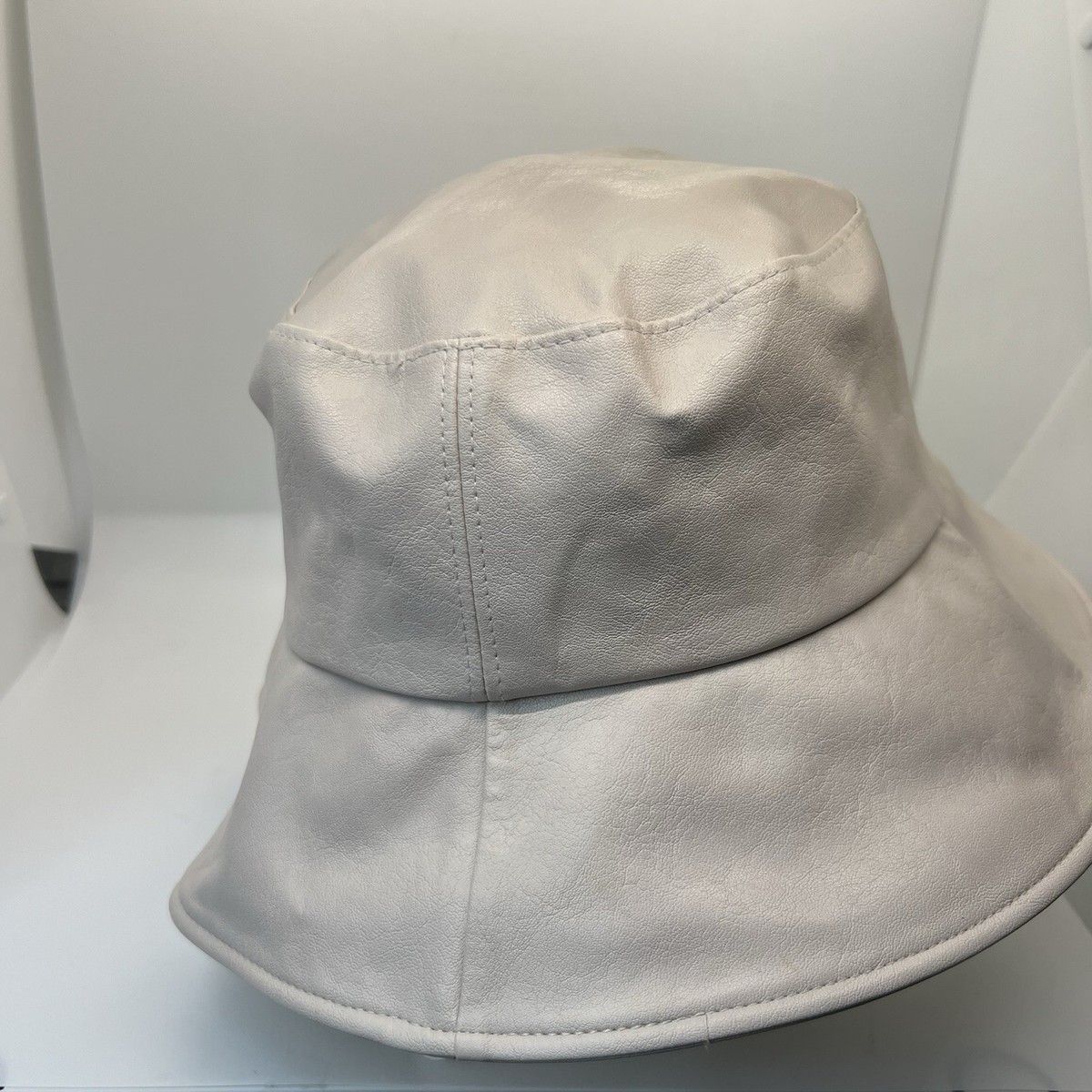 Nwt Olive + Pique Jadon veg leather bucket hat OS Leather bucket hat - grey - Yves Salomon – Yves Salomon US main image 4