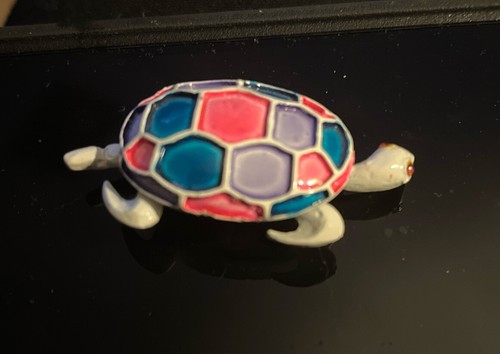 Sea Turtle Blue/ Blue/Pink Enamel Turtle Brooch Pin - Picture 3 of 4