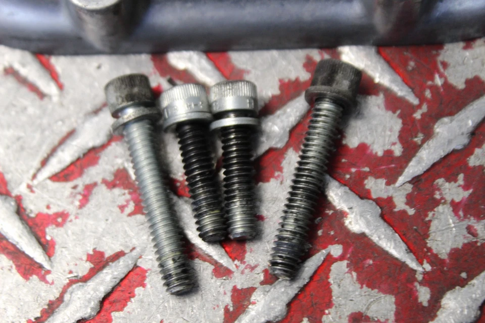 2019 HARLEY ELECTRA GLIDE 6 SPEED SLAVE CYLINDER & SUPPORT BRACKET BOLTS EG135 - Image 2 of 4