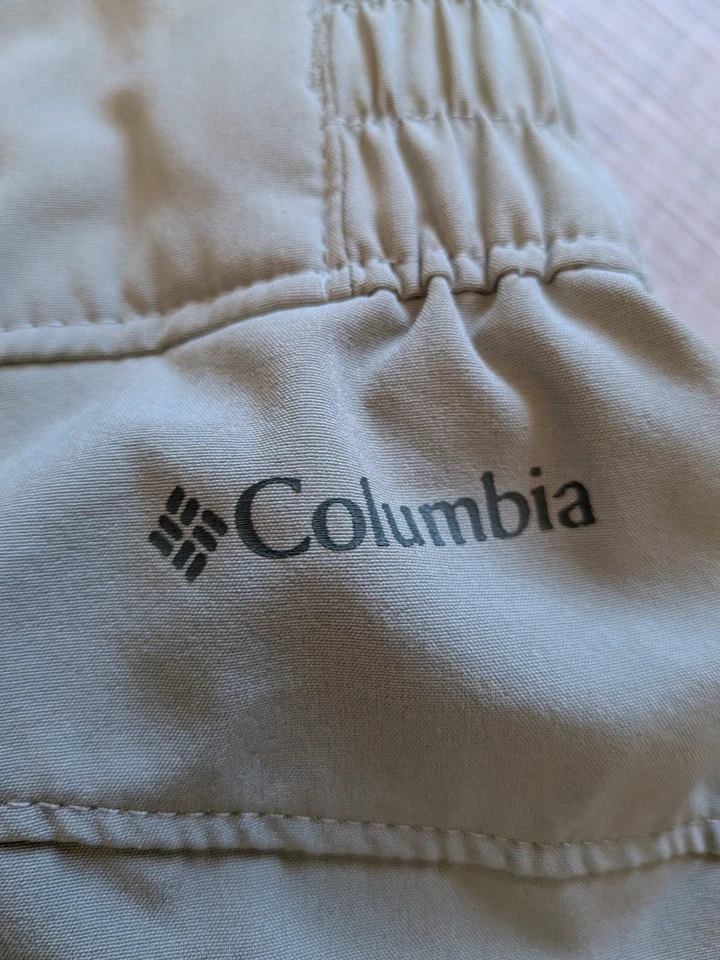 Pantalones cortos de ejercicio Columbia verde medio para mujer Foto 4 de 4