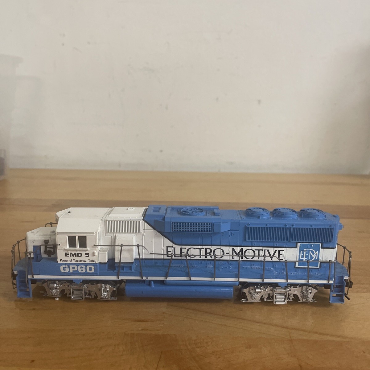 ATHEARN MARYLAND RAILROAD Ho Diesel Locomotive Train #9625 GP60 Bleu