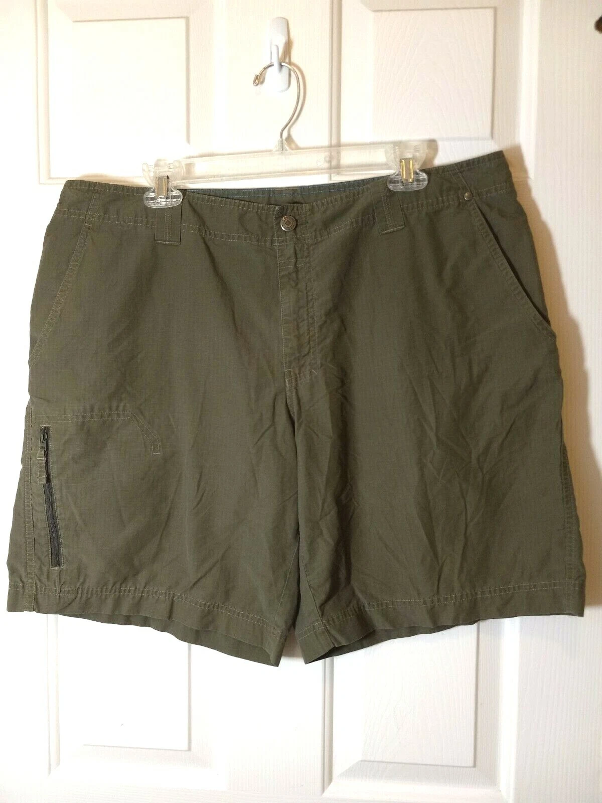 COLUMBIA Men's Green Cotton Nylon Blend Cargo Fishing Shorts Size 38 / 9L