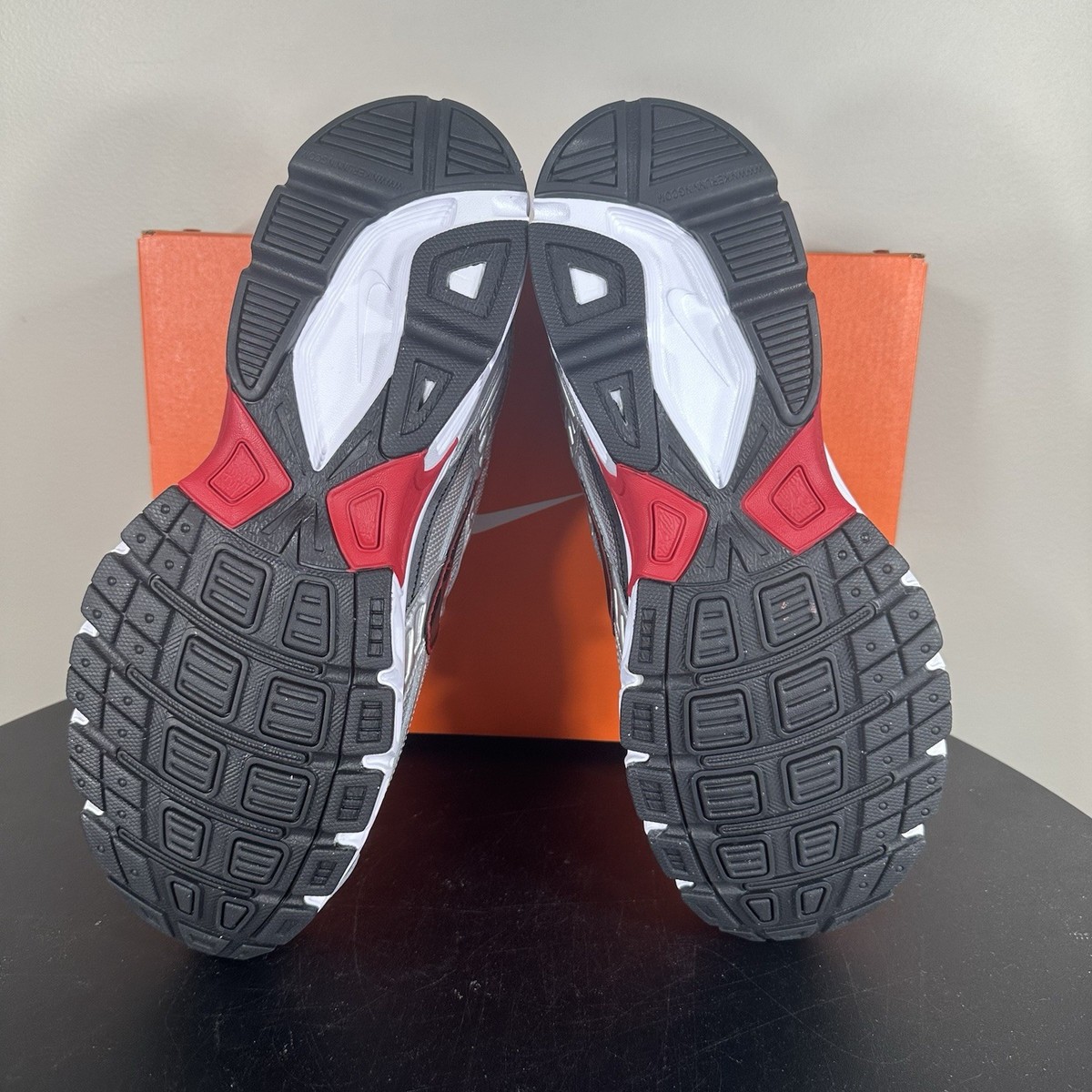 Nike Initiator Mens 10.5 Athletic Running Shoes Gray Red  display picture 1